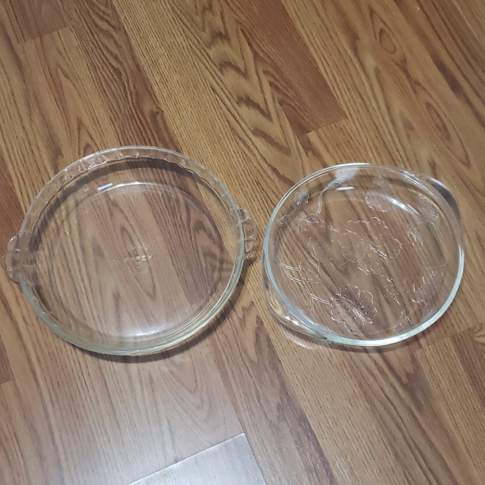 2 pie plates set glass Pyrex baking dish lot